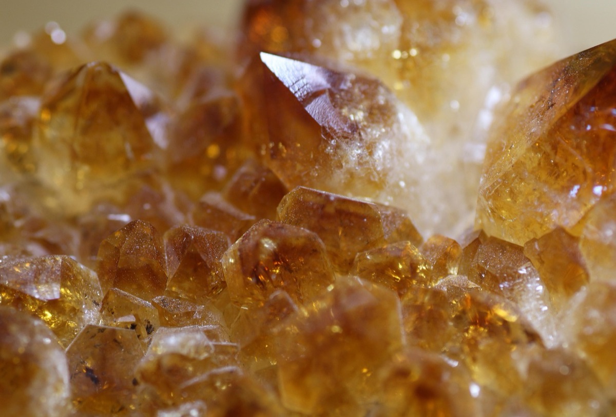 Mineral de litio bruto para la producción de baterías.